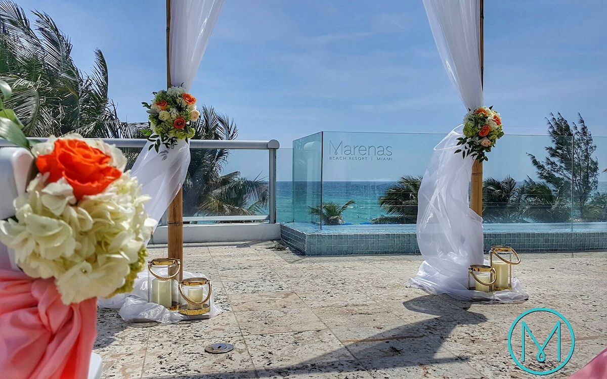Wedding setting at Marenas Beach Resort