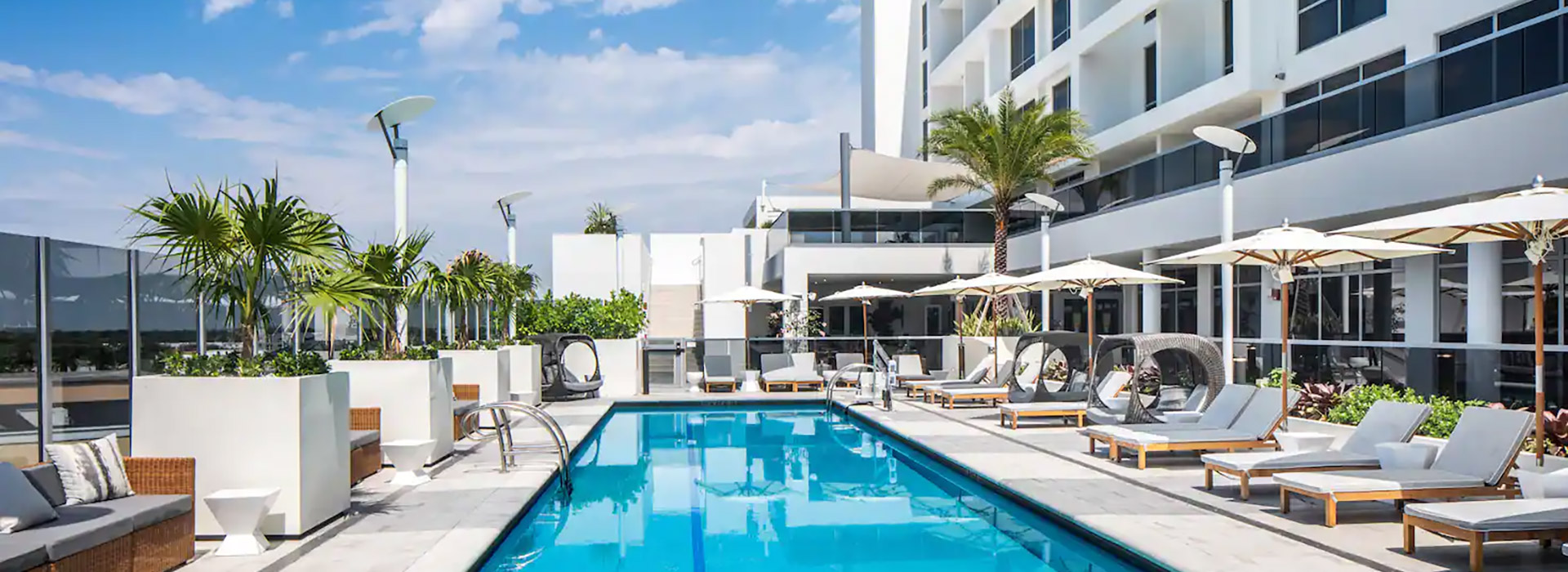 Hilton Aventura Miami Pool
