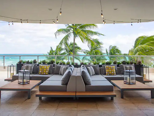 DoubleTree by Hilton Ocean Point Resort Terrace Bar