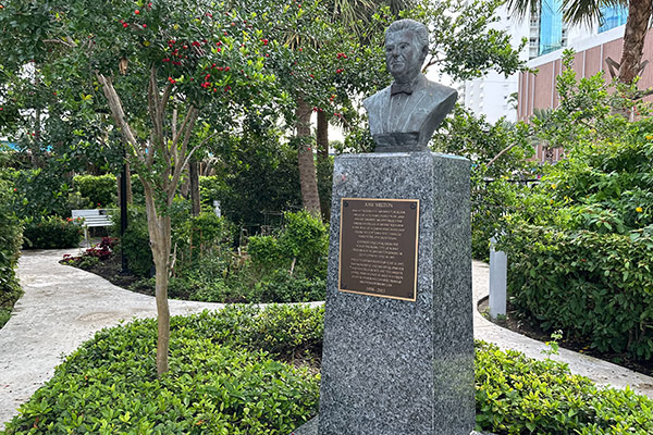 Gateway Park Statue of Jose Milton